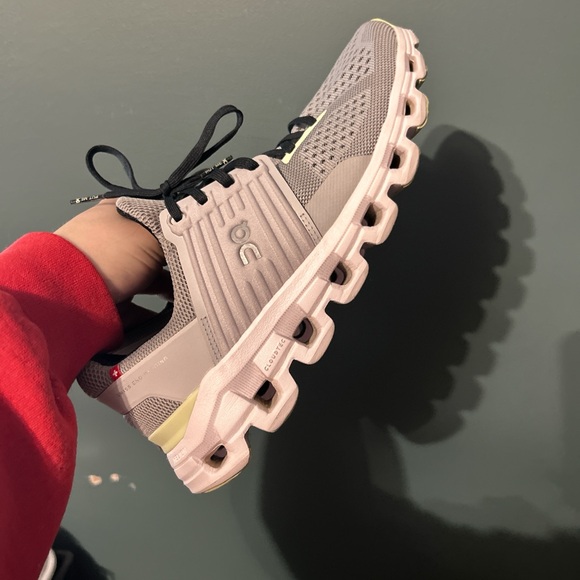 Like New On Cloud Sneakers Size 9 - Picture 4 of 4